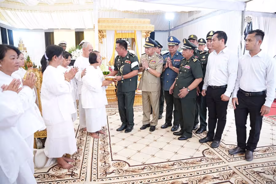 ឧត្តមសេនីយ៍ត្រី នៃ និយម អញ្ជើញគោរពវិញ្ញាណក្ខន្ធសព ឯកឧត្តម ឧត្តមសេនីយ៍ឯក ច័ន្ទ លំផាត់ - Image 7