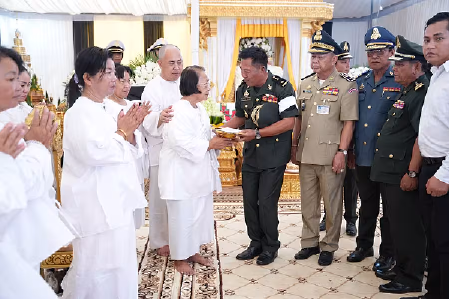 ឧត្តមសេនីយ៍ត្រី នៃ និយម អញ្ជើញគោរពវិញ្ញាណក្ខន្ធសព ឯកឧត្តម ឧត្តមសេនីយ៍ឯក ច័ន្ទ លំផាត់ - Image 8