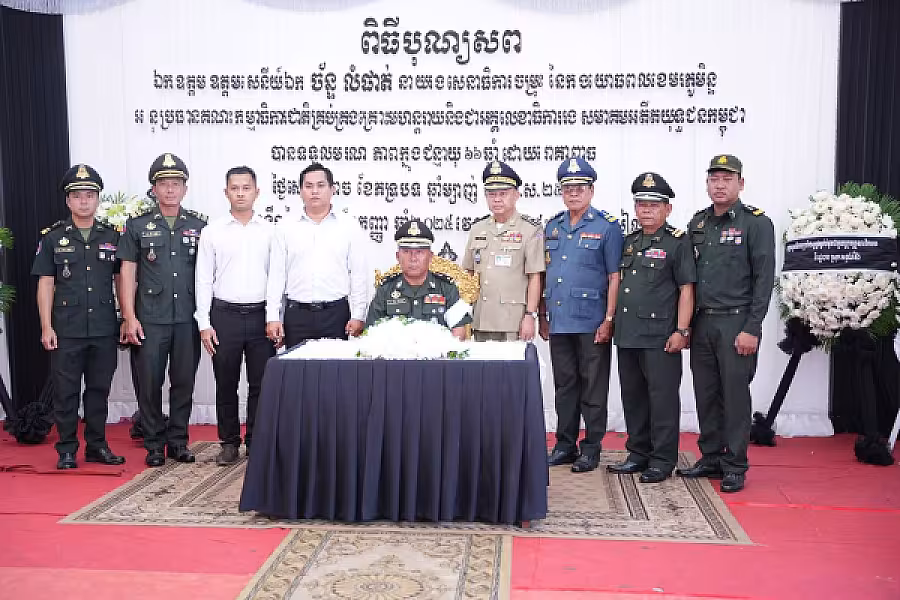 ឧត្តមសេនីយ៍ត្រី នៃ និយម អញ្ជើញគោរពវិញ្ញាណក្ខន្ធសព ឯកឧត្តម ឧត្តមសេនីយ៍ឯក ច័ន្ទ លំផាត់ - Image 9