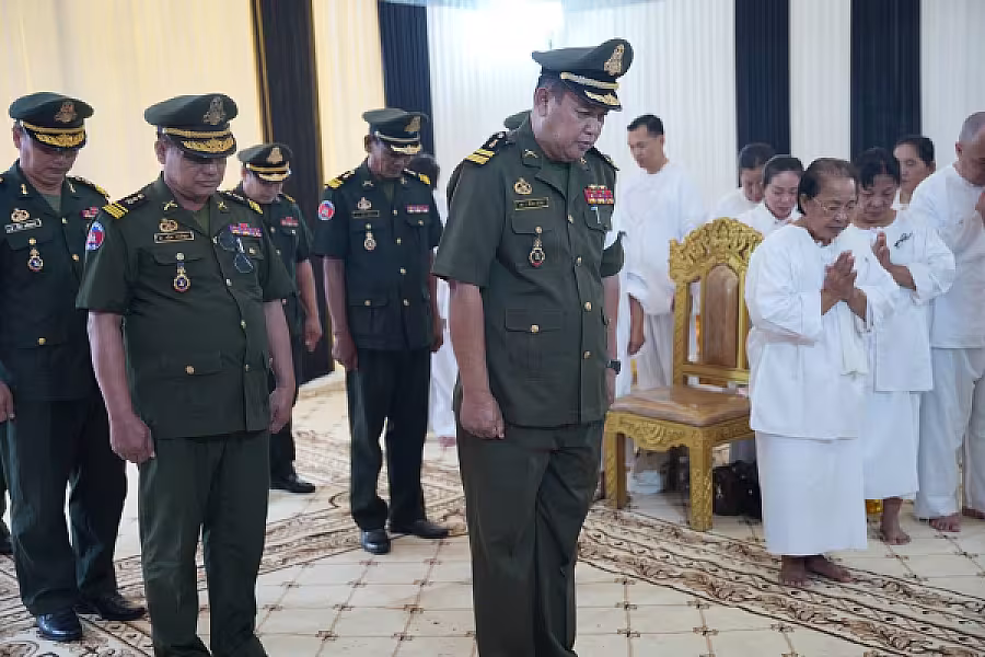 វរសេនីយ៍ឯក ខីវ ប៉ុល អញ្ជើញគោរពវិញ្ញាណក្ខន្ធសព ឯកឧត្តម ឧត្តមសេនីយ៍ឯក ច័ន្ទ លំផាត់ - Image 5