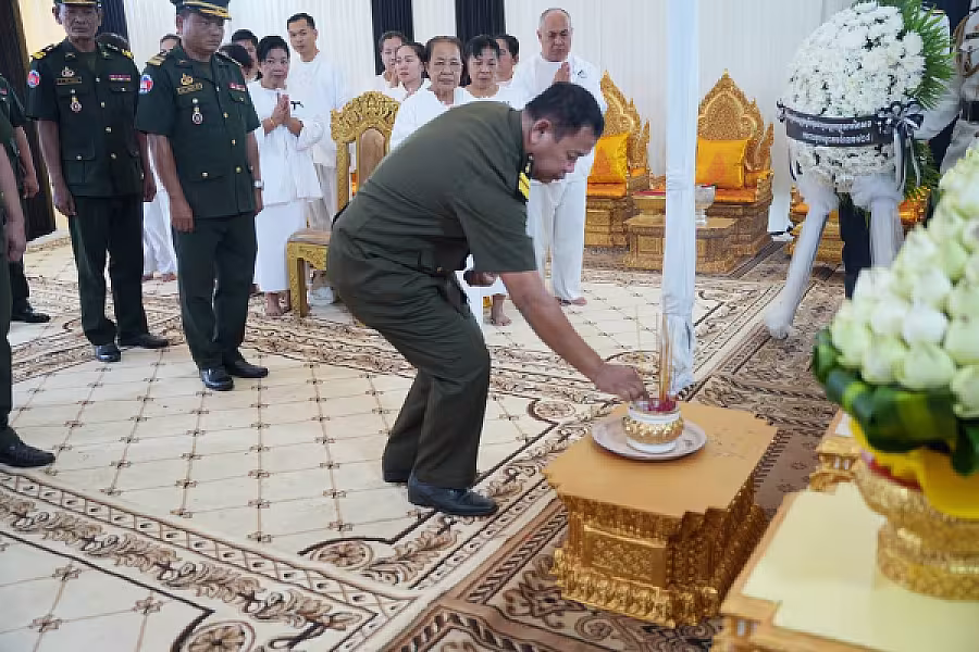 វរសេនីយ៍ឯក ខីវ ប៉ុល អញ្ជើញគោរពវិញ្ញាណក្ខន្ធសព ឯកឧត្តម ឧត្តមសេនីយ៍ឯក ច័ន្ទ លំផាត់ - Image 6