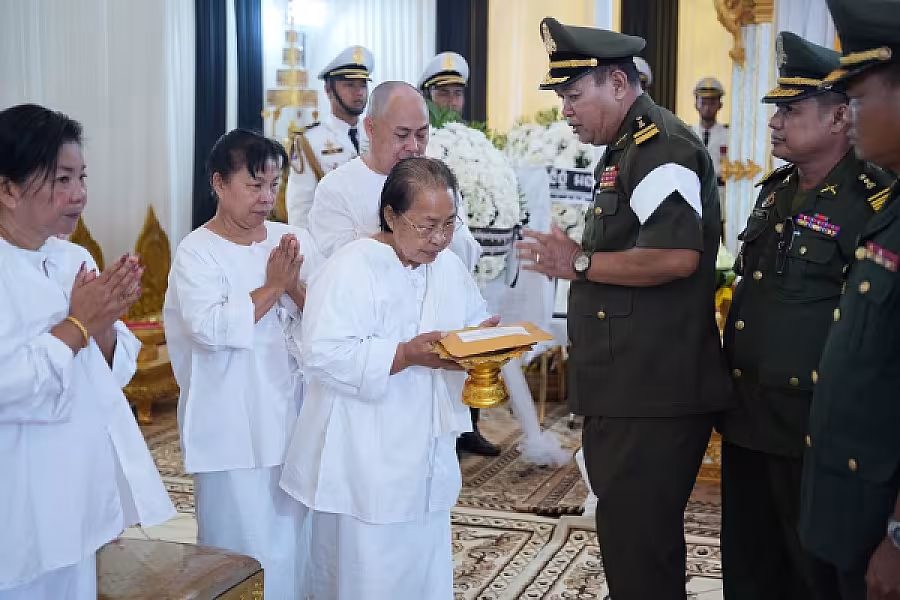 វរសេនីយ៍ឯក ខីវ ប៉ុល អញ្ជើញគោរពវិញ្ញាណក្ខន្ធសព ឯកឧត្តម ឧត្តមសេនីយ៍ឯក ច័ន្ទ លំផាត់ - Image 7