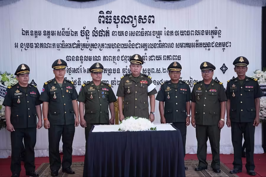 វរសេនីយ៍ឯក ខីវ ប៉ុល អញ្ជើញគោរពវិញ្ញាណក្ខន្ធសព ឯកឧត្តម ឧត្តមសេនីយ៍ឯក ច័ន្ទ លំផាត់ - Image 9