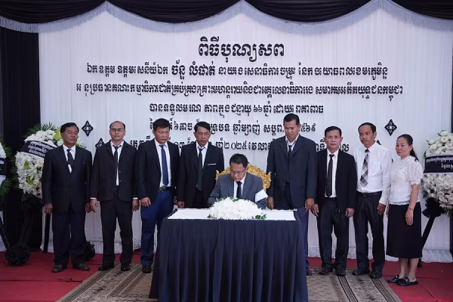 លោក អ៊ុត អុល អញ្ជើញគោរពវិញ្ញាណក្ខន្ធសព ឯកឧត្តម ឧត្តមសេនីយ៍ឯក ច័ន្ទ លំផាត់ - Image 6