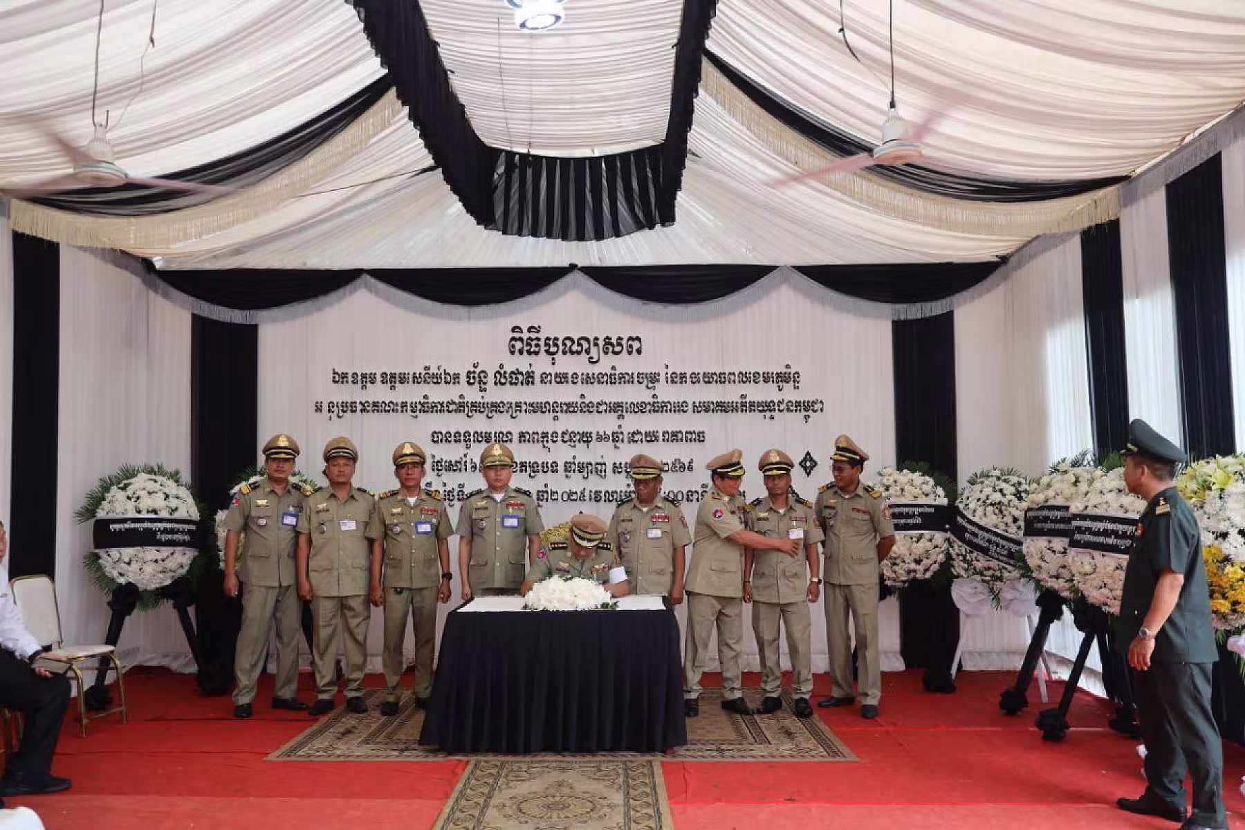 ឧត្តមអគ្គានុរក្ស ដួង វុទ្ធី អញ្ជើញគោរពវិញ្ញាណក្ខន្ធសព ឯកឧត្តម ឧត្តមសេនីយ៍ឯក ច័ន្ទ លំផាត់