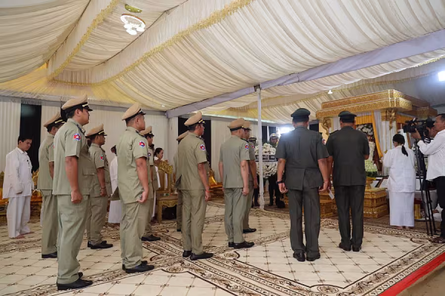 ឧត្តមអគ្គានុរក្ស ដួង វុទ្ធី អញ្ជើញគោរពវិញ្ញាណក្ខន្ធសព ឯកឧត្តម ឧត្តមសេនីយ៍ឯក ច័ន្ទ លំផាត់ - Image 5