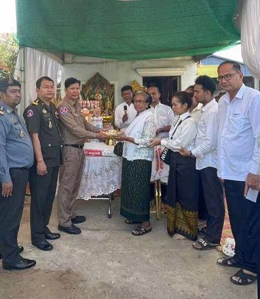 ស.អ.ក ស្រុកលើកដែក នាំយកថវិកាបេឡាមរណសង្រ្គោះជូនគ្រួសារសពអតីតយុទ្ធជនមួយគ្រួសារ 