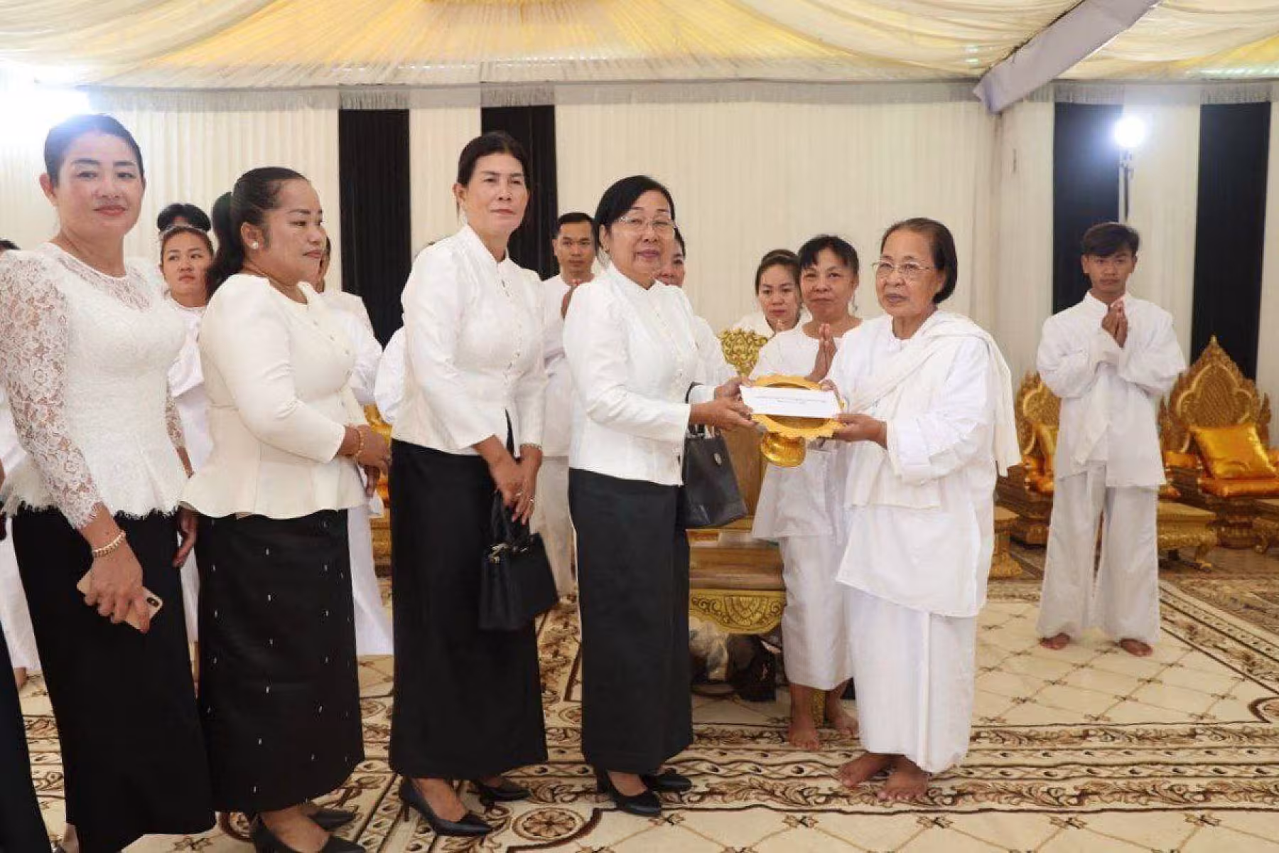 គណៈប្រតិភូ តំណាងសម្ដេចកិត្តិសង្គហបណ្ឌិត ម៉ែន សំអន អញ្ជើញគោរពវិញ្ញាណក្ខន្ធសព ឯកឧត្តម ឧត្តមសេនីយ៍ឯក ច័ន្ទ លំផាត់