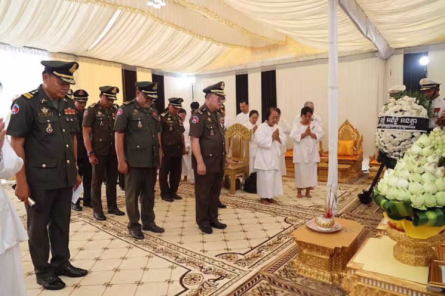 ឧត្តមសេនីយ៍ទោ ក្រូច ណារិទ្ធ អញ្ជើញគោរពវិញ្ញាណក្ខន្ធសព ឯកឧត្តម ឧត្តមសេនីយ៍ឯក ច័ន្ទ លំផាត់ - Image 2