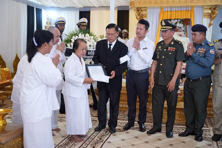 ឯកឧត្តម ខៀវ រិទ្ធិភ័ណ្ឌ អញ្ជើញគោរពវិញ្ញាណក្ខន្ធសព ឯកឧត្តម ឧត្តមសេនីយ៍ឯក ច័ន្ទ លំផាត់ - Image 9