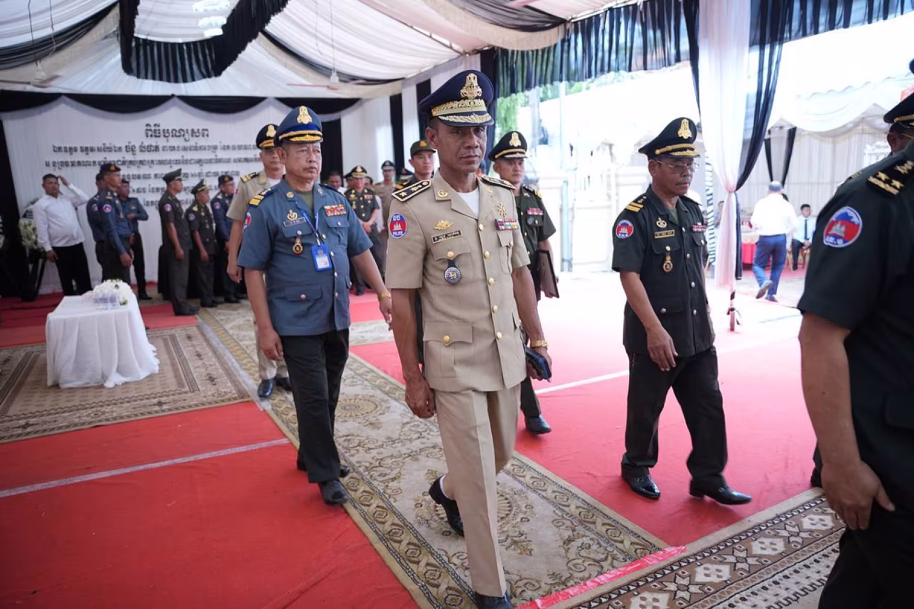 ឧត្តមសេនីយទោ សាន គឹមអឿន អញ្ជើញគោរពវិញ្ញាណក្ខន្ធសព ឯកឧត្តម ឧត្តមសេនីយ៍ឯក ច័ន្ទ លំផាត់