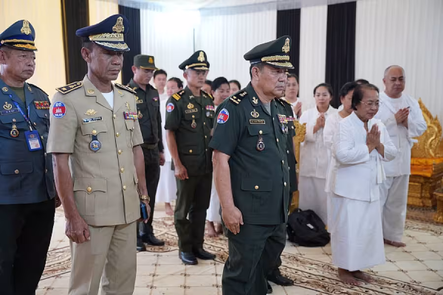 ឧត្តមសេនីយទោ សាន គឹមអឿន អញ្ជើញគោរពវិញ្ញាណក្ខន្ធសព ឯកឧត្តម ឧត្តមសេនីយ៍ឯក ច័ន្ទ លំផាត់ - Image 3