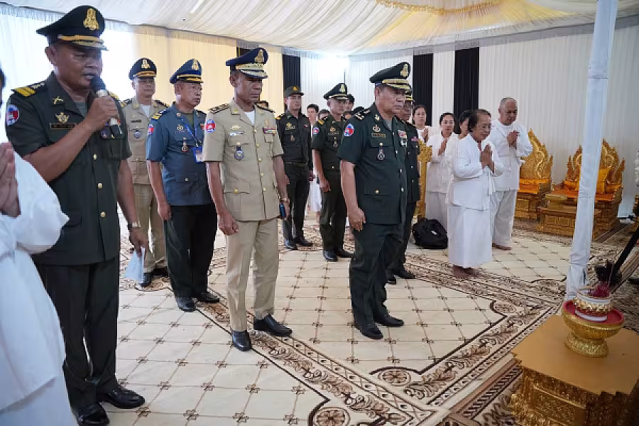 ឧត្តមសេនីយទោ សាន គឹមអឿន អញ្ជើញគោរពវិញ្ញាណក្ខន្ធសព ឯកឧត្តម ឧត្តមសេនីយ៍ឯក ច័ន្ទ លំផាត់ - Image 5