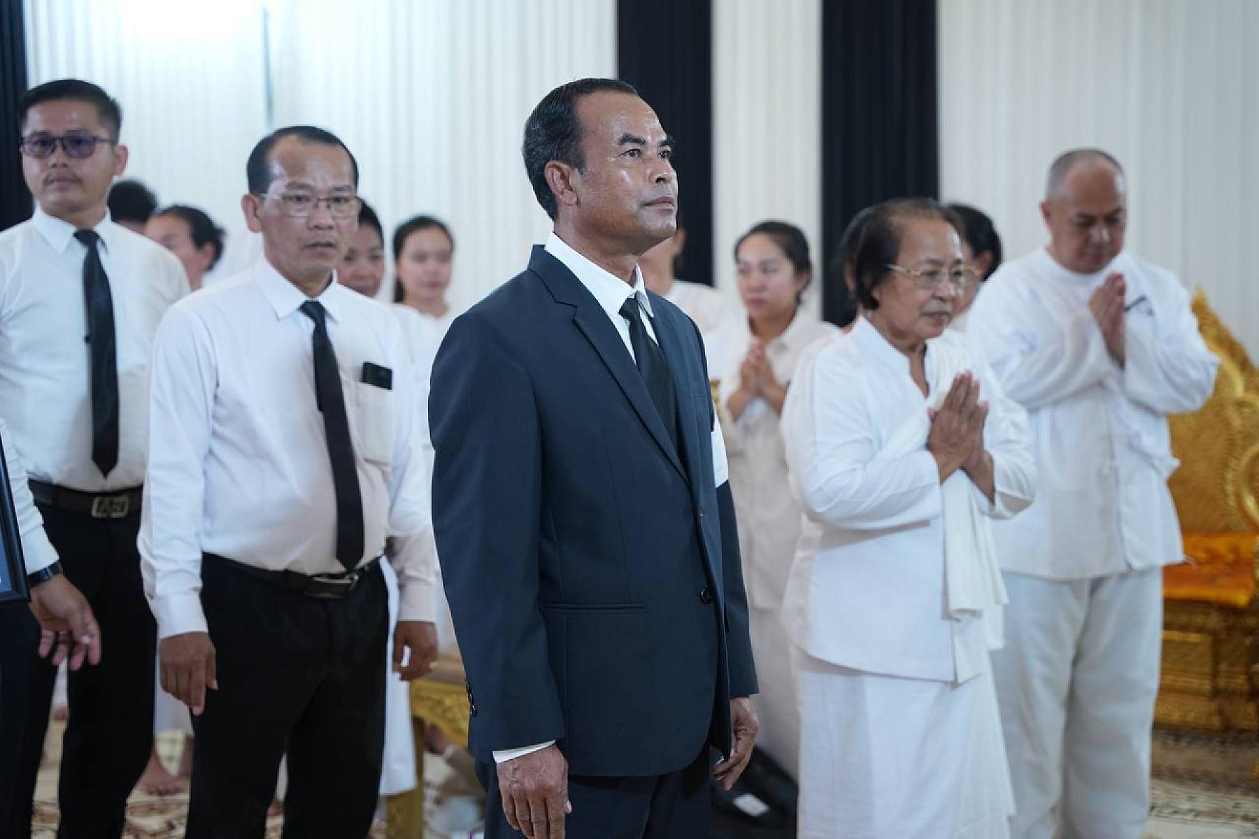 គណៈប្រតិភូ តំណាង ឯកឧត្តម ជា សុមេធី អញ្ជើញគោរពវិញ្ញាណក្ខន្ធសព ឯកឧត្តម ឧត្តមសេនីយ៍ឯក ច័ន្ទ លំផាត់