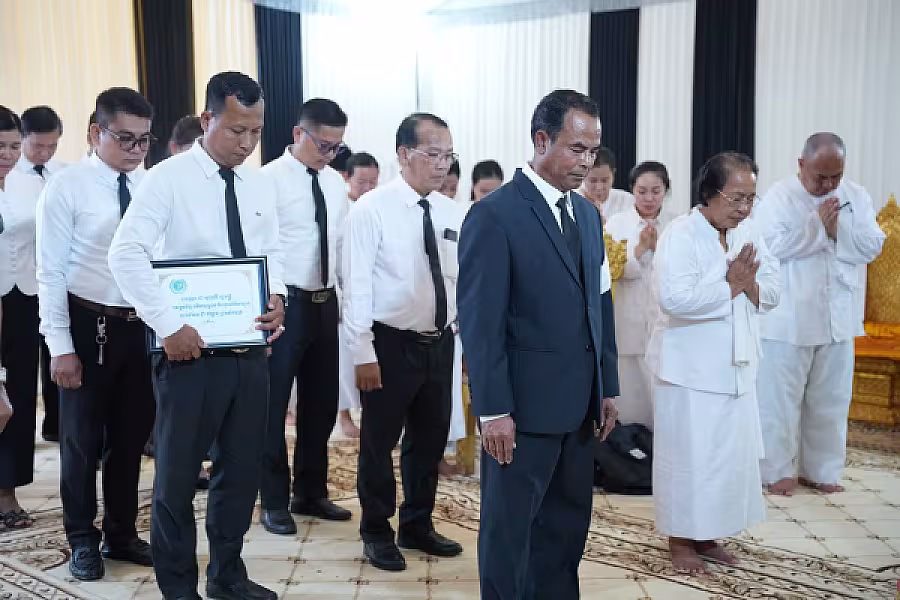 គណៈប្រតិភូ តំណាង ឯកឧត្តម ជា សុមេធី អញ្ជើញគោរពវិញ្ញាណក្ខន្ធសព ឯកឧត្តម ឧត្តមសេនីយ៍ឯក ច័ន្ទ លំផាត់ - Image 2