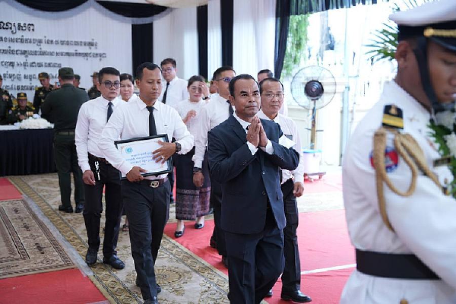 គណៈប្រតិភូ តំណាង ឯកឧត្តម ជា សុមេធី អញ្ជើញគោរពវិញ្ញាណក្ខន្ធសព ឯកឧត្តម ឧត្តមសេនីយ៍ឯក ច័ន្ទ លំផាត់ - Image 3