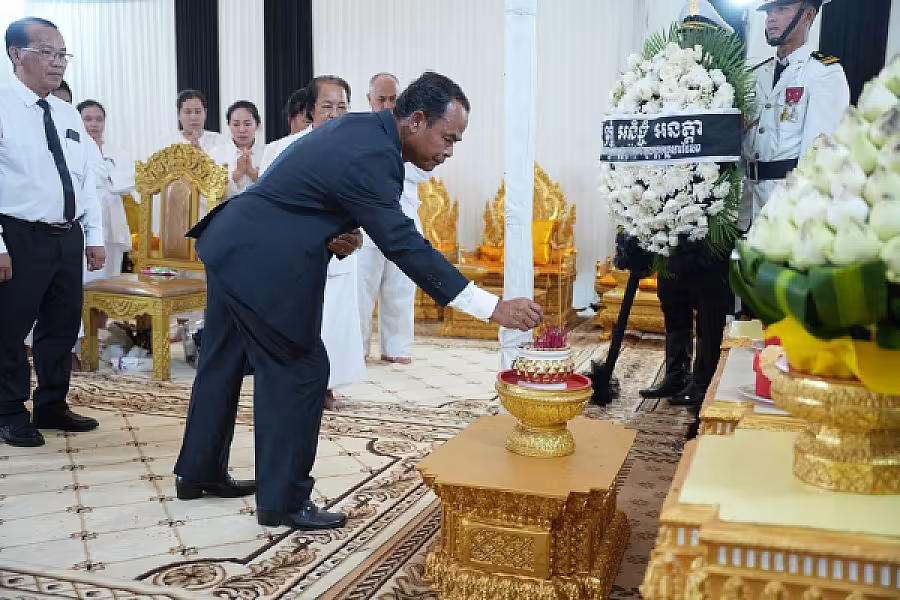 គណៈប្រតិភូ តំណាង ឯកឧត្តម ជា សុមេធី អញ្ជើញគោរពវិញ្ញាណក្ខន្ធសព ឯកឧត្តម ឧត្តមសេនីយ៍ឯក ច័ន្ទ លំផាត់ - Image 7