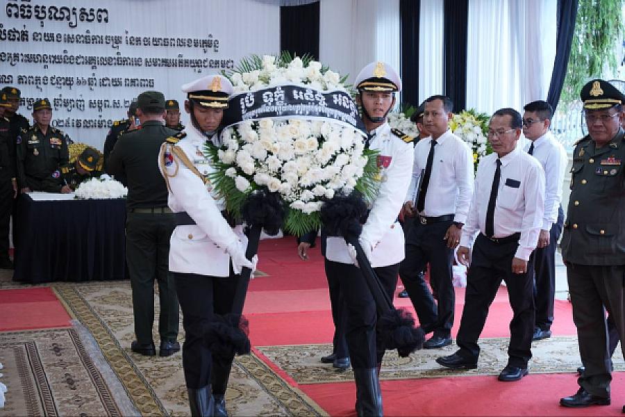 គណៈប្រតិភូ តំណាង ឯកឧត្តម ជា សុមេធី អញ្ជើញគោរពវិញ្ញាណក្ខន្ធសព ឯកឧត្តម ឧត្តមសេនីយ៍ឯក ច័ន្ទ លំផាត់ - Image 9