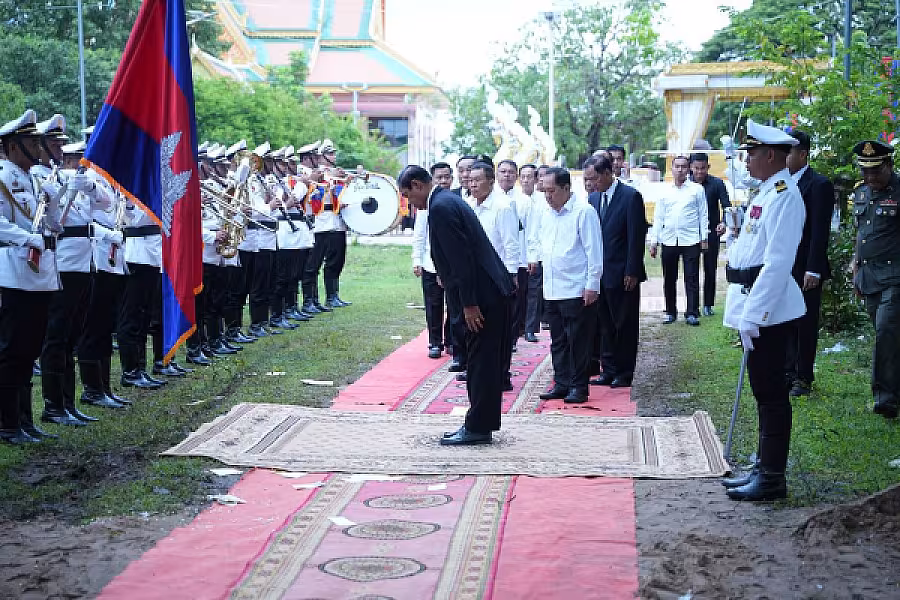 ឯកឧត្តម នាយឧត្តមសេនីយ៍កិត្តិសង្គហបណ្ឌិត គន់ គីម បានអញ្ជើញជាអធិបតីក្នុងពិធីបញ្ចុះសព ឯកឧត្តម ឧត្តមសេនីយ៍ឯក ច័ន្ទ លំផាត់ - Image 7