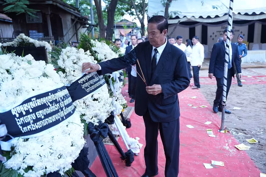 ឯកឧត្តម នាយឧត្តមសេនីយ៍កិត្តិសង្គហបណ្ឌិត គន់ គីម បានអញ្ជើញជាអធិបតីក្នុងពិធីបញ្ចុះសព ឯកឧត្តម ឧត្តមសេនីយ៍ឯក ច័ន្ទ លំផាត់ - Image 8