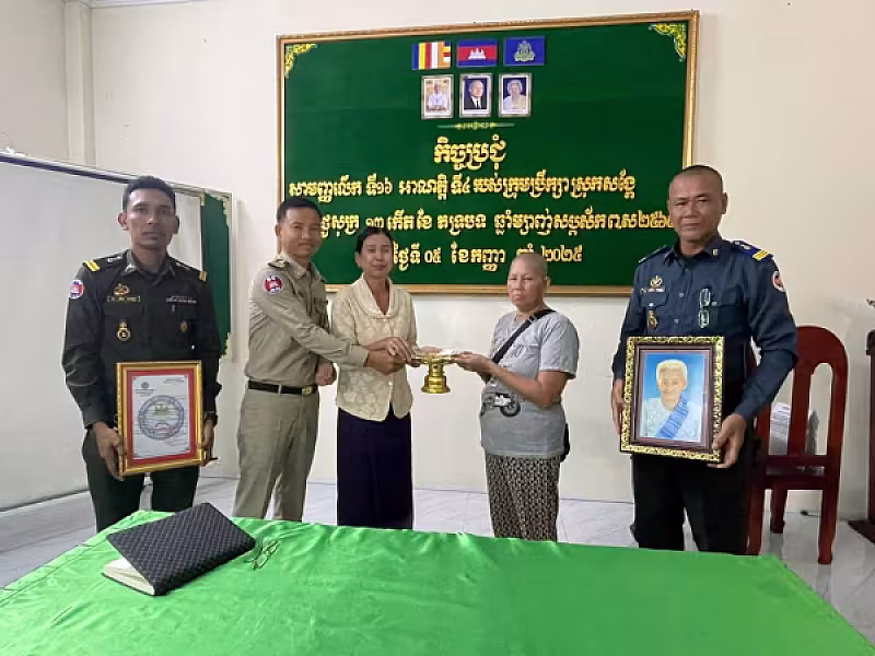 ស.អ.ក ស្រុកសង្កែ នាំយកថវិកាបេឡាមរណសង្រ្គោះជូនគ្រួសារសពអតីតយុទ្ធជនមួយគ្រួសារ - Image 2