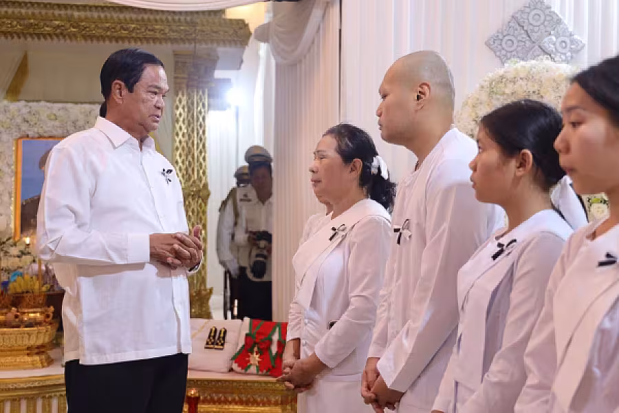 ឯកឧត្តមកិត្តិសង្គហបណ្ឌិត គន់ គីម អញ្ជើញគោរពវិញ្ញានក្ខន្ធសព ឯកឧត្តម នាយឧត្តមសេនីយ៍ ហេង បូរិន្ទ - Image 3