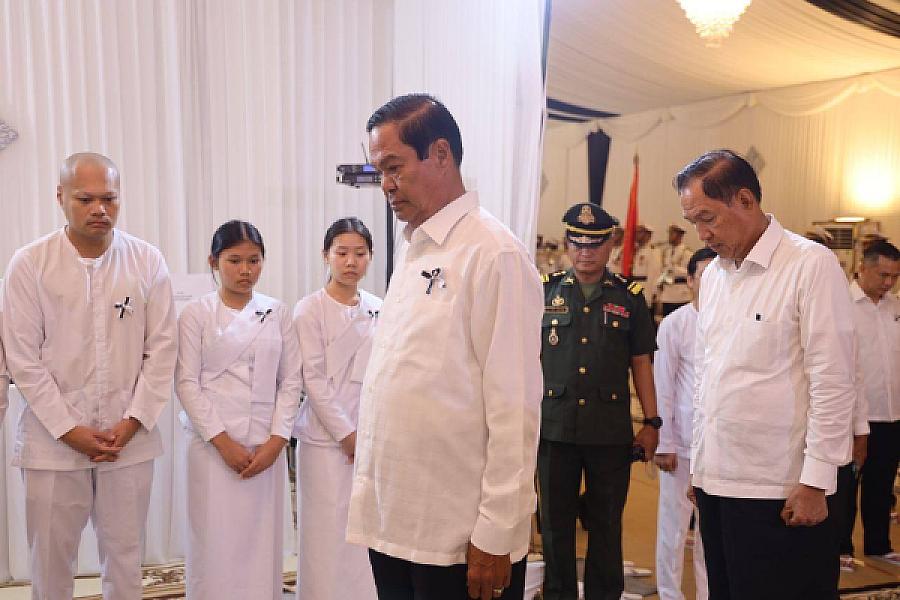 ឯកឧត្តមកិត្តិសង្គហបណ្ឌិត គន់ គីម អញ្ជើញគោរពវិញ្ញានក្ខន្ធសព ឯកឧត្តម នាយឧត្តមសេនីយ៍ ហេង បូរិន្ទ - Image 5