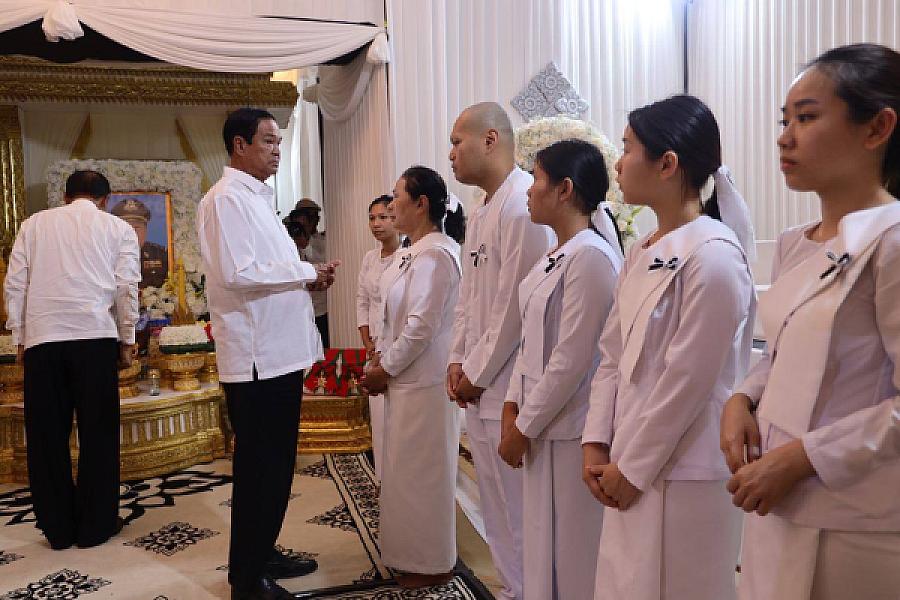 ឯកឧត្តមកិត្តិសង្គហបណ្ឌិត គន់ គីម អញ្ជើញគោរពវិញ្ញានក្ខន្ធសព ឯកឧត្តម នាយឧត្តមសេនីយ៍ ហេង បូរិន្ទ - Image 7