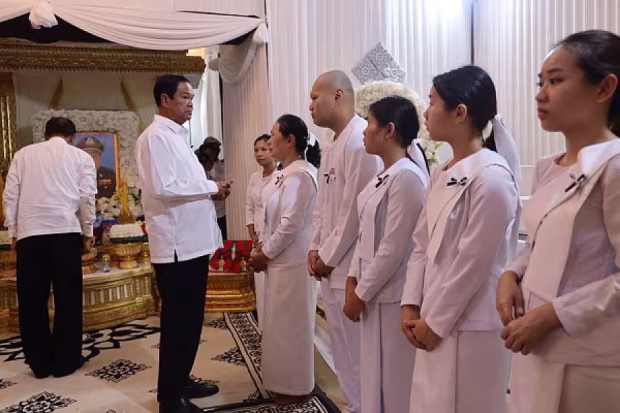 ឯកឧត្តមកិត្តិសង្គហបណ្ឌិត គន់ គីម អញ្ជើញគោរពវិញ្ញានក្ខន្ធសព ឯកឧត្តម នាយឧត្តមសេនីយ៍ ហេង បូរិន្ទ - Image 7