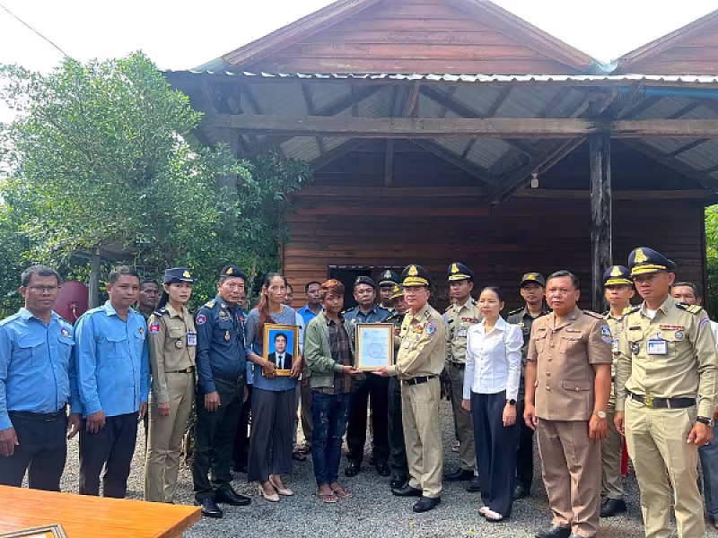 ស.អ.ក ខេត្តសៀមរាប នាំយកនូវថវិកាបេឡាមរណសង្គ្រោះជូនគ្រួសារសពអតីតយុទ្ធជន ចំនួន ០៩គ្រួសារ