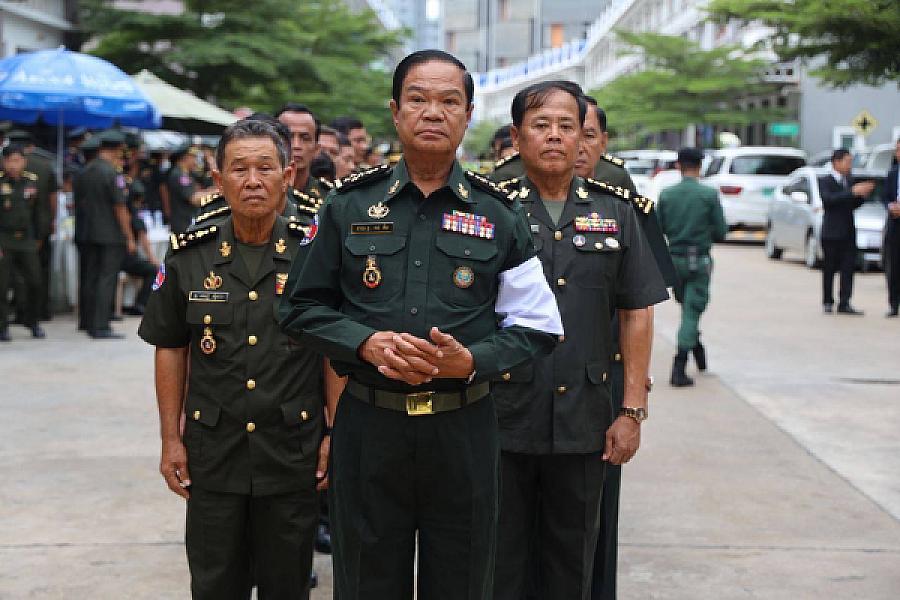 ឯកឧត្តម នាយឧត្តមសេនីយ៍កិត្តិសង្គហបណ្ឌិត គន់ គីម បានអញ្ជើញគោរពវិញ្ញានក្ខន្ធសព ឯកឧត្តម នាយឧត្តមសេនីយ៍ ហេង បូរិន្ទ