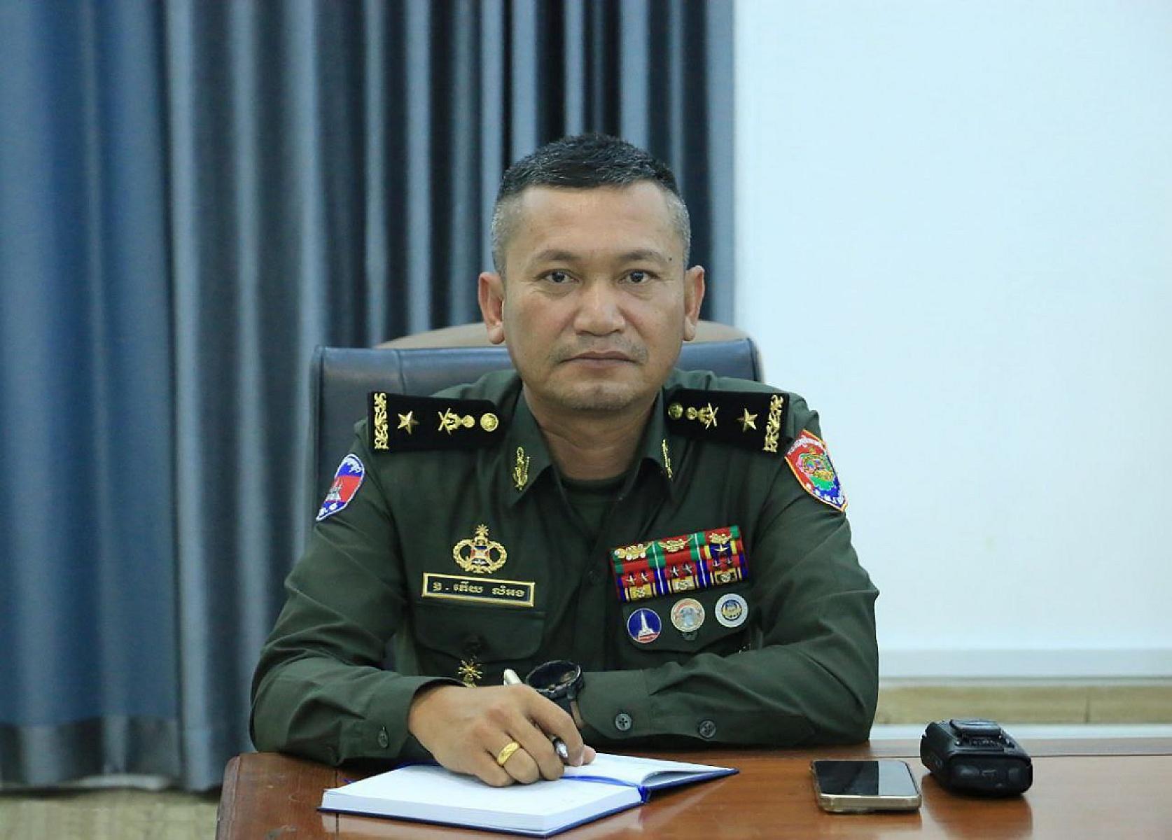 ឧត្តមសេនីយ៍ត្រី ភើយ លំអង មេបញ្ជាការ តំបន់ប្រតិបត្តិការសឹករង បាត់ដំបង​ ចូលរួមឧបត្ថម្ភថវិកាចំនួន ១លាន២សែនរៀល ដើម្បីរៀបចំមហាសន្និបាតវិសាមញ្ញតំណាងសមាគមអតីតយុទ្ធជនកម្ពុជាទូទាំងប្រទេស