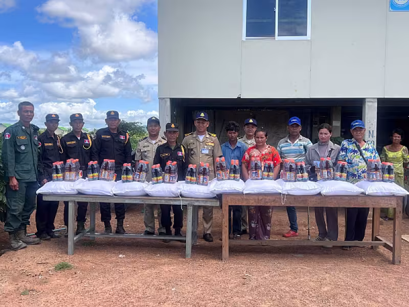 ស.អ.ក ខេត្តបាត់ដំបង នាំយកអំណោយ និងថវិកា ជូនគ្រួសារអតីតយុទ្ធជនចំនួន ៥គ្រួសារ  - Image 2