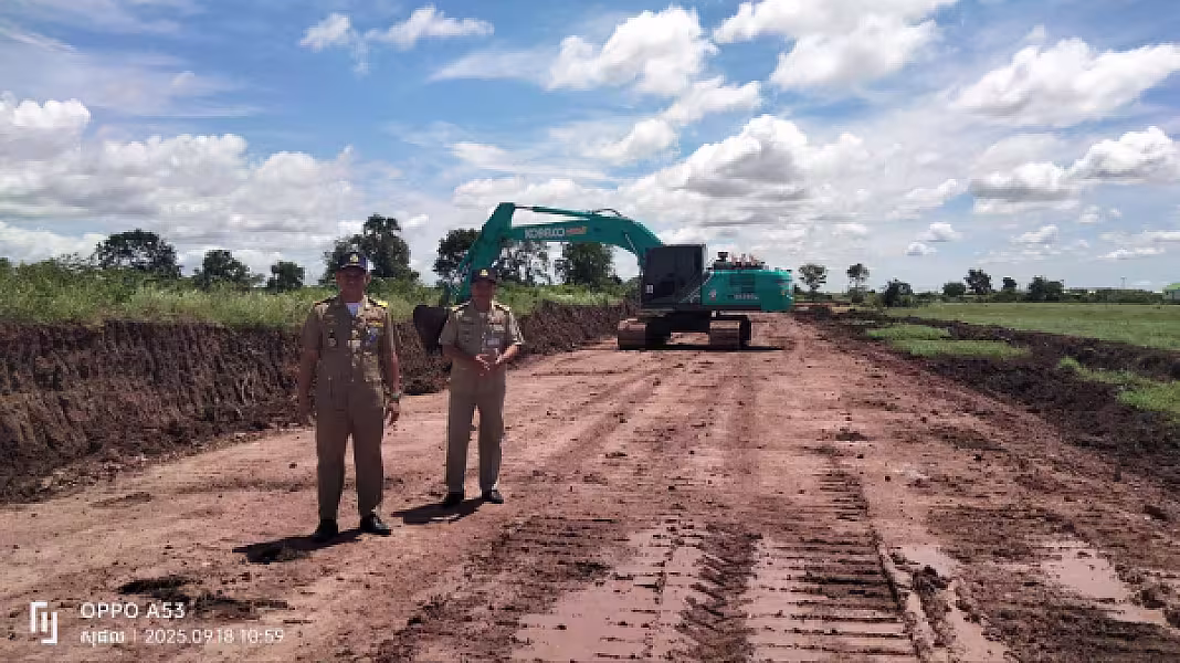 ស.អ.ក ខេត្តបាត់ដំបង នាំយកអំណោយ និងថវិកា ជូនគ្រួសារអតីតយុទ្ធជនចំនួន ៥គ្រួសារ  - Image 7