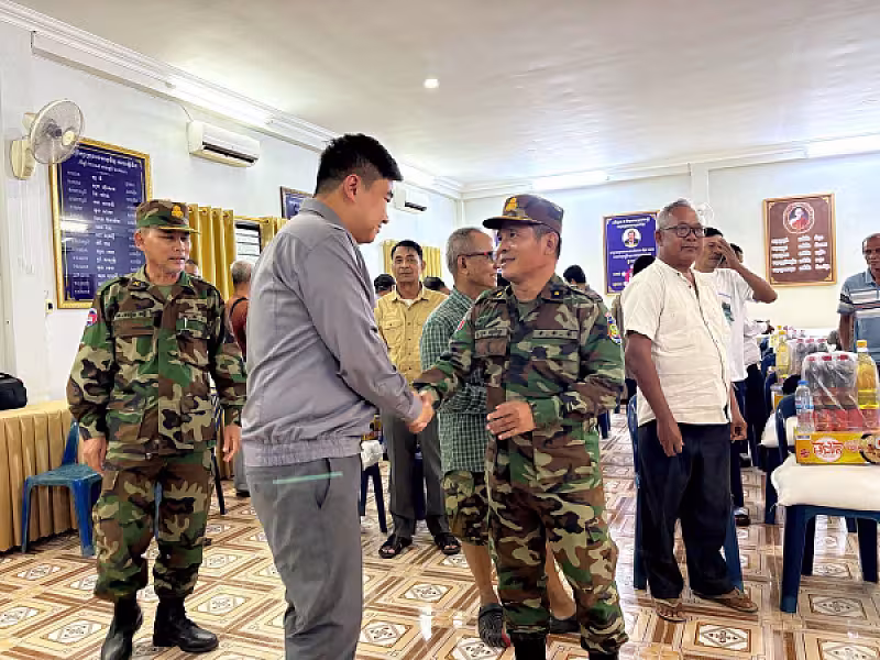 អតីតយុទ្ធជនស្រុកថ្មបាំង ចំនួន ២០នាក់ ដែលមានជីវភាពខ្វះខាត បានទទួលអំណោយពីសម្តេចធិបតី - Image 3