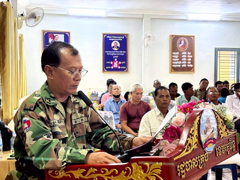 អតីតយុទ្ធជនស្រុកថ្មបាំង ចំនួន ២០នាក់ ដែលមានជីវភាពខ្វះខាត បានទទួលអំណោយពីសម្តេចធិបតី - Image 5