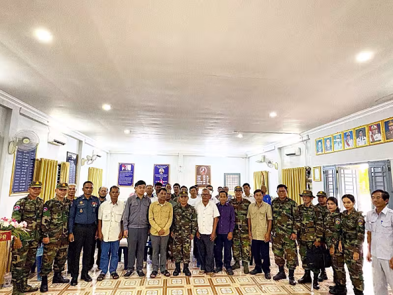 អតីតយុទ្ធជនស្រុកថ្មបាំង ចំនួន ២០នាក់ ដែលមានជីវភាពខ្វះខាត បានទទួលអំណោយពីសម្តេចធិបតី - Image 8