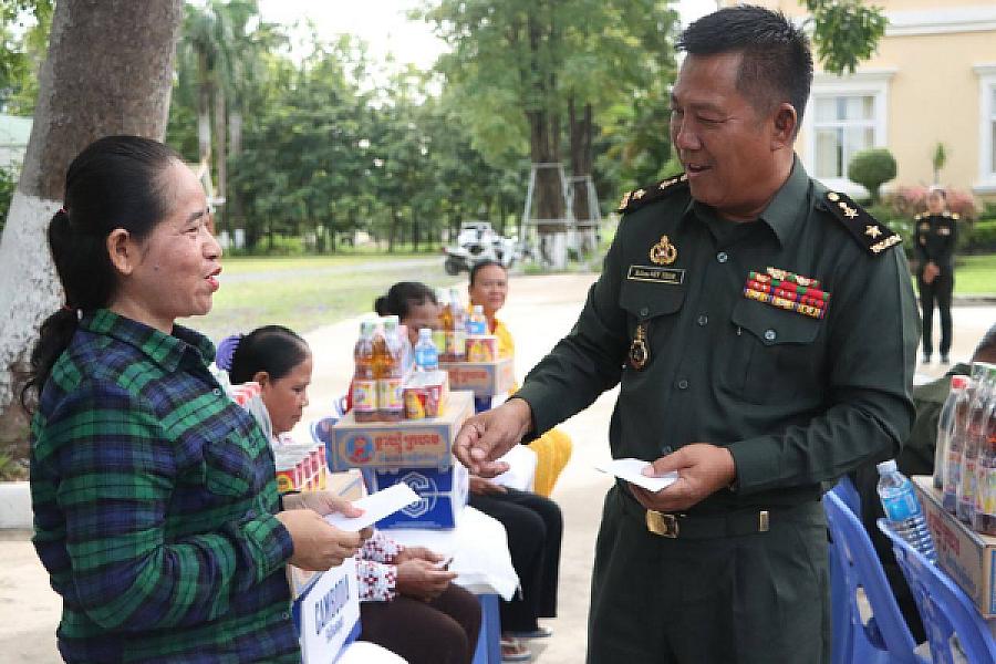 ស.អ.ក ខេត្តកណ្ដាល ជួបសំណេះសំណាលជាមួយអតីតយុទ្ធជនចំនួន ១៥គ្រួសារ ដែលមានជីវភាពខ្វះខាត