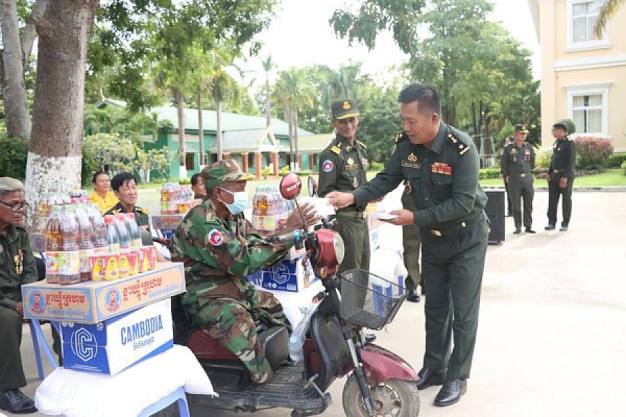 ស.អ.ក ខេត្តកណ្ដាល ជួបសំណេះសំណាលជាមួយអតីតយុទ្ធជនចំនួន ១៥គ្រួសារ ដែលមានជីវភាពខ្វះខាត - Image 4