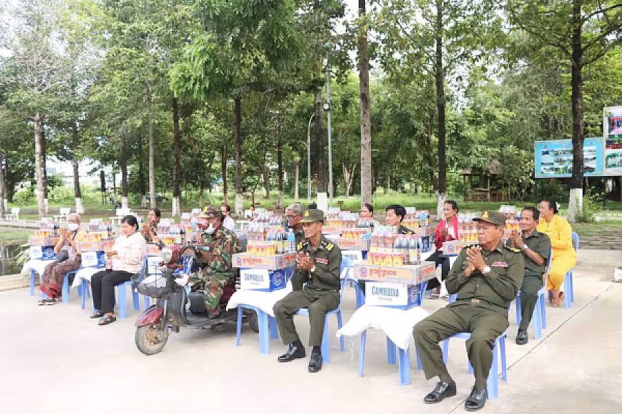 ស.អ.ក ខេត្តកណ្ដាល ជួបសំណេះសំណាលជាមួយអតីតយុទ្ធជនចំនួន ១៥គ្រួសារ ដែលមានជីវភាពខ្វះខាត - Image 7