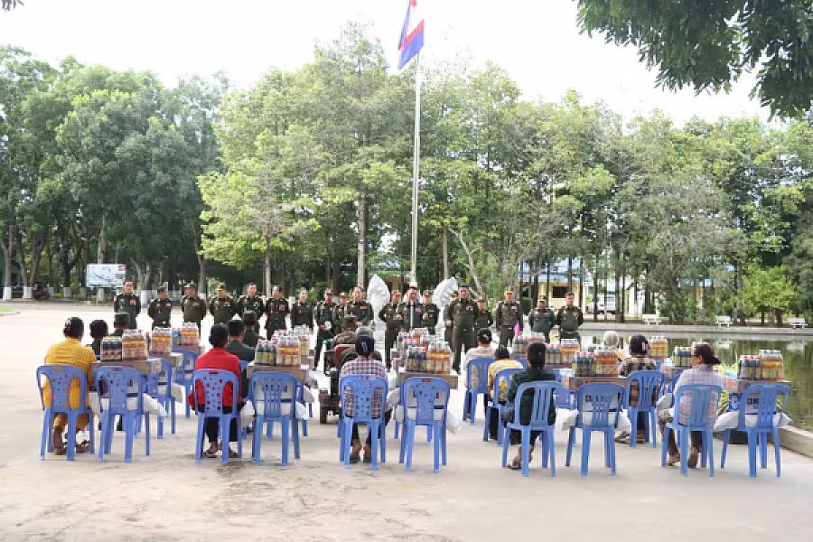 ស.អ.ក ខេត្តកណ្ដាល ជួបសំណេះសំណាលជាមួយអតីតយុទ្ធជនចំនួន ១៥គ្រួសារ ដែលមានជីវភាពខ្វះខាត - Image 8