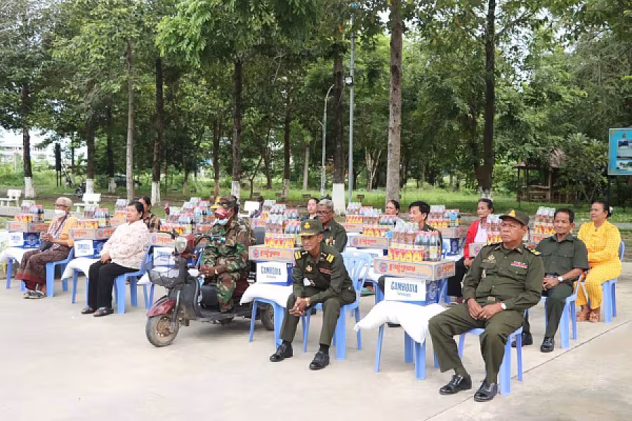 ស.អ.ក ខេត្តកណ្ដាល ជួបសំណេះសំណាលជាមួយអតីតយុទ្ធជនចំនួន ១៥គ្រួសារ ដែលមានជីវភាពខ្វះខាត - Image 9