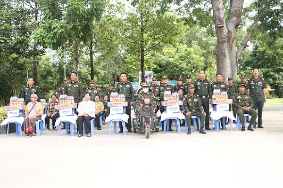 ស.អ.ក ខេត្តកណ្ដាល ជួបសំណេះសំណាលជាមួយអតីតយុទ្ធជនចំនួន ១៥គ្រួសារ ដែលមានជីវភាពខ្វះខាត - Image 10