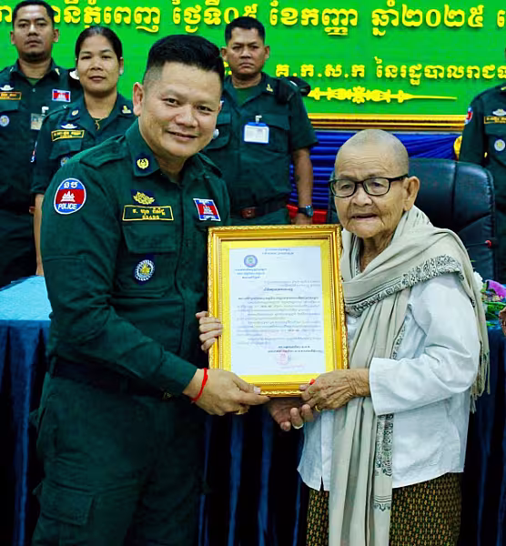 ស.អ.ក រាជធានីភ្នំពេញ នាំយកថវិកាបេឡាមរណសង្គ្រោះជូនគ្រួសារសពអតីតយុទ្ធជនចំនួន ៣គ្រួសារ - Image 2