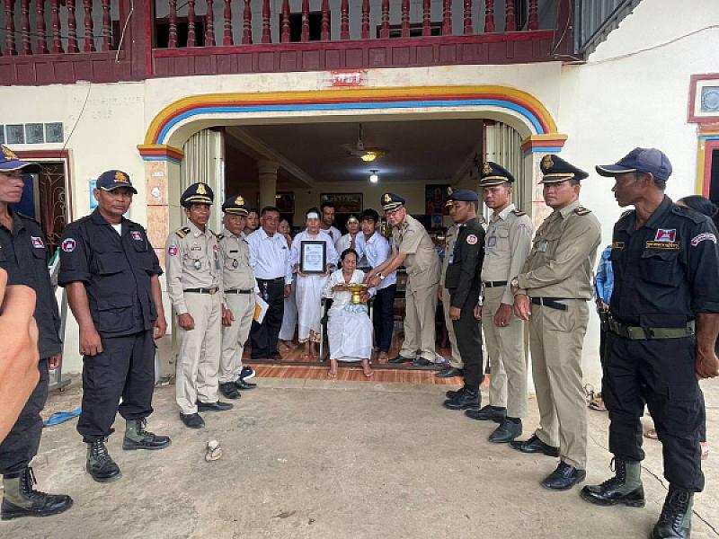 Battambang Province’s CVA Committee brings relief funds to the families of 2 deceased veterans