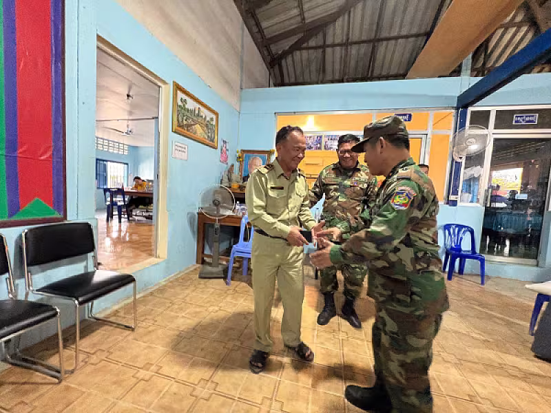 អតីតយុទ្ធជនស្រុកមណ្ឌលសីមា ចំនួន ២០នាក់ ដែលមានជីវភាពខ្វះខាត បានទទួលអំណោយពីសម្តេចធិបតី - Image 4