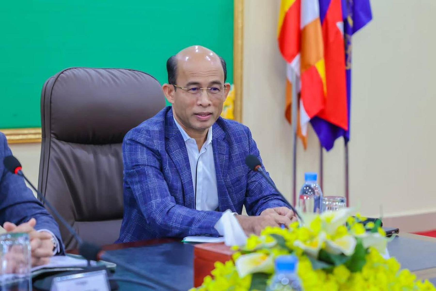 ឯកឧត្តម បណ្ឌិត សួង ម៉េងគា រដ្ឋលេខាធិការក្រសួងសេដ្ឋកិច្ចនិងហិរញ្ញវត្ថុ និងលោកជំទាវ ចូលរួមឧបត្ថម្ភថវិកាចំនួន ៥,០០០,០០០ រៀល ដើម្បីរៀបចំមហាសន្និបាតវិសាមញ្ញតំណាងសមាគមអតីតយុទ្ធជនកម្ពុជាទូទាំងប្រទេស