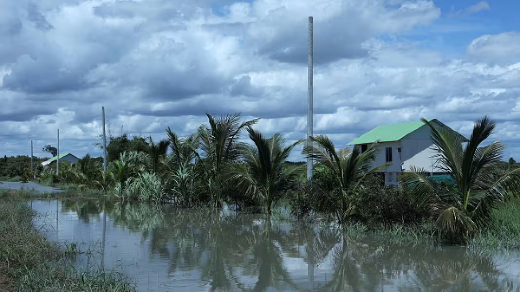 ផ្ទះ​អតីត​យុទ្ធ​ជន​ ៣៥ខ្នង ស្ថិតនៅ​ឃុំ​ក្រយា​ ស្រុក​សន្ទុក​ ខេត្ត​កំពង់​ធំ​ រងផលប៉ះពាល់​ដោយ​ជំនន់​ទឹក​ភ្លៀង​ - Image 7