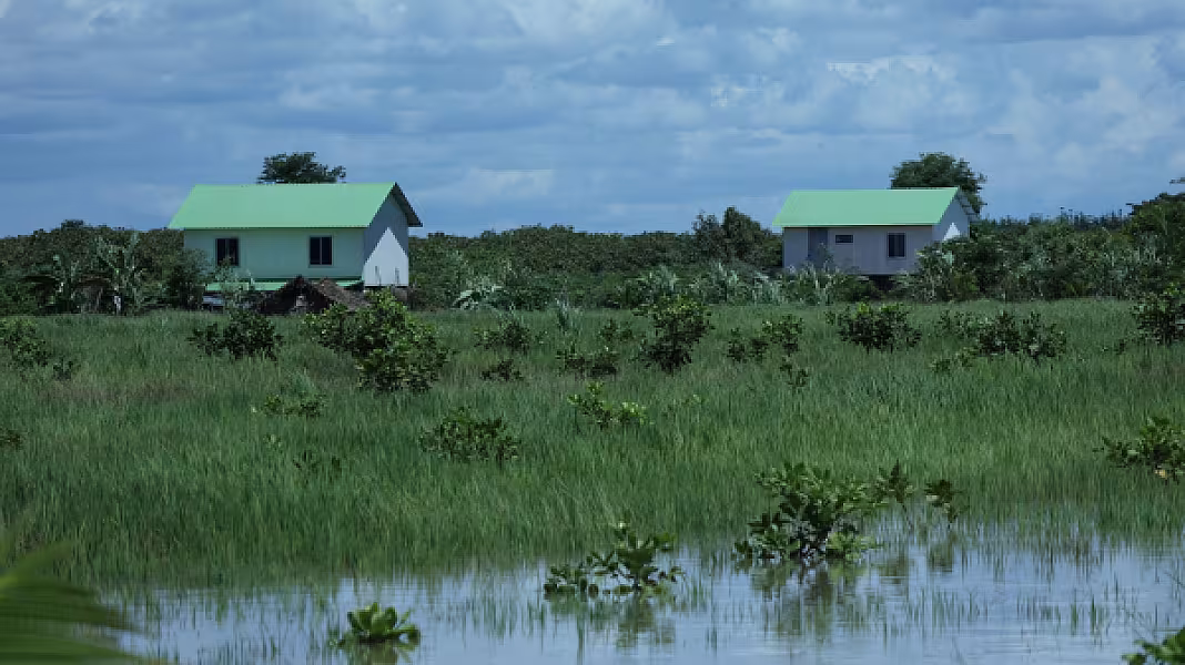 ផ្ទះ​អតីត​យុទ្ធ​ជន​ ៣៥ខ្នង ស្ថិតនៅ​ឃុំ​ក្រយា​ ស្រុក​សន្ទុក​ ខេត្ត​កំពង់​ធំ​ រងផលប៉ះពាល់​ដោយ​ជំនន់​ទឹក​ភ្លៀង​ - Image 9