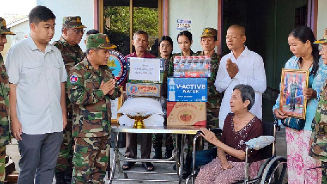 ស.អ.ក ខេត្តកោះកុង នាំយកថវិកាបេឡាមរណសង្គ្រោះជូនគ្រួសារសពអតីតយុទ្ធជនមួយគ្រួសារ - Image 2